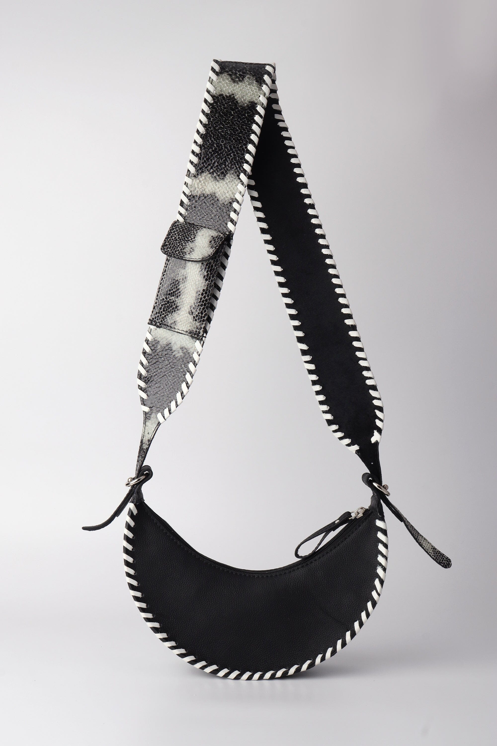 Selena - Black Whipstitch