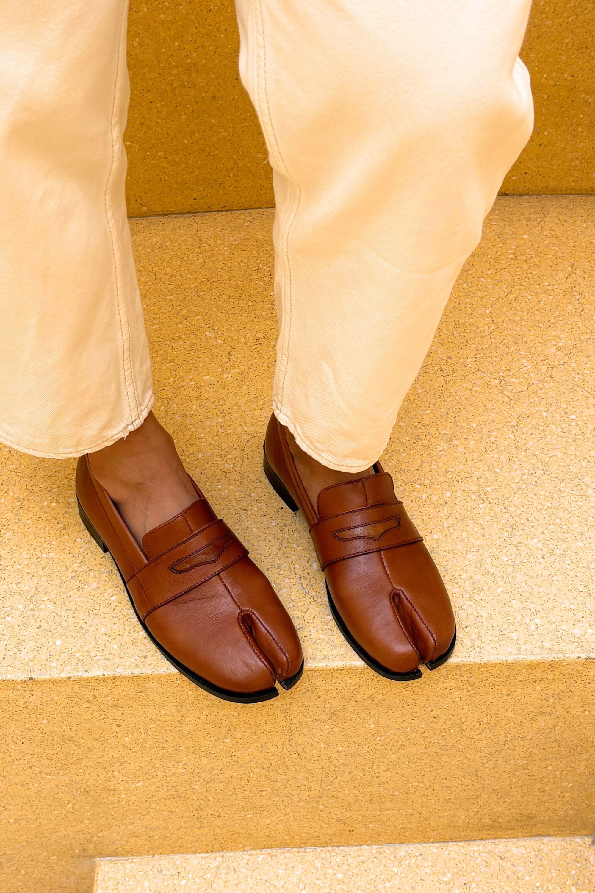 The DUPE Loafers in Tan