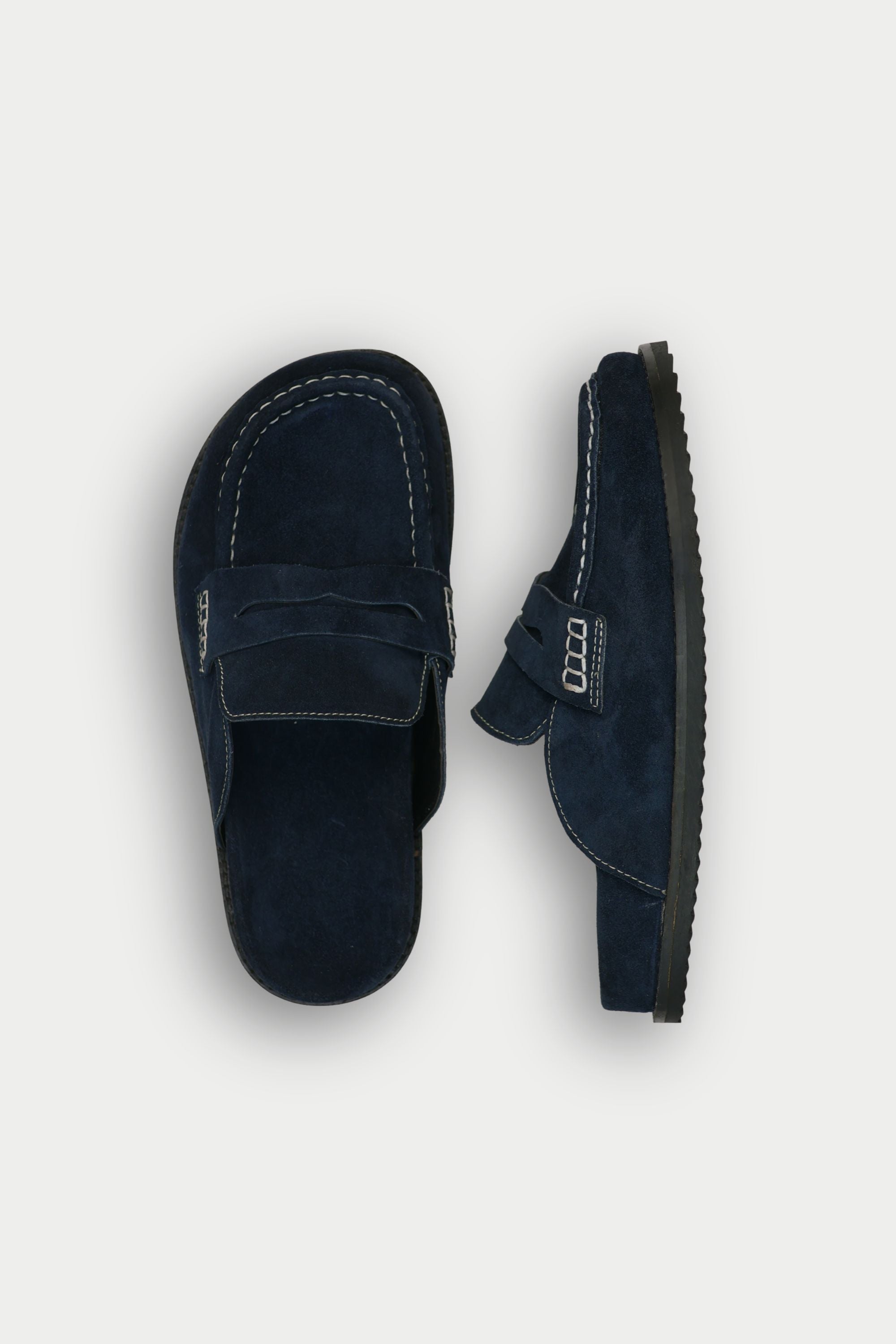 Suede Albas in Nocturne