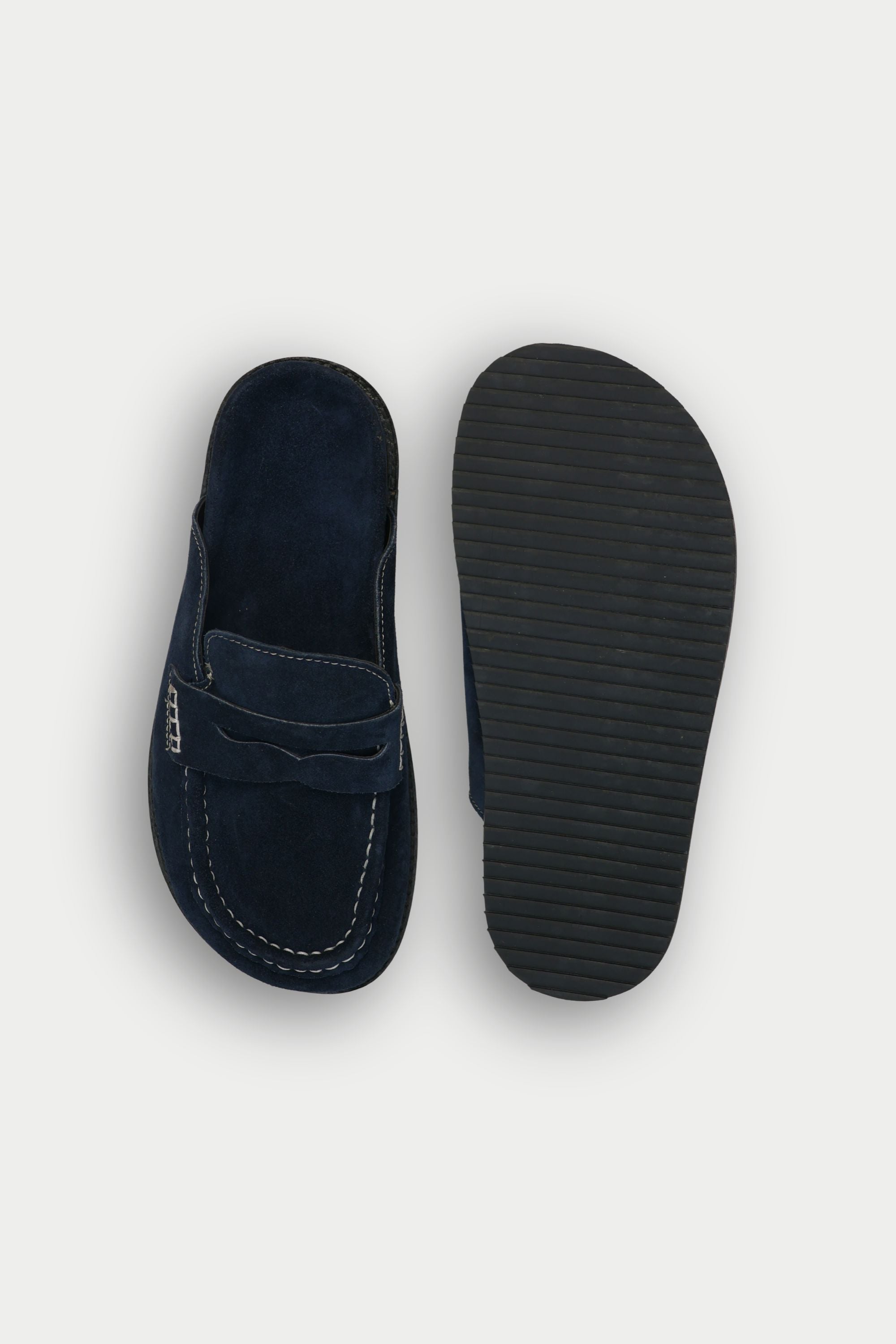 Suede Albas in Nocturne
