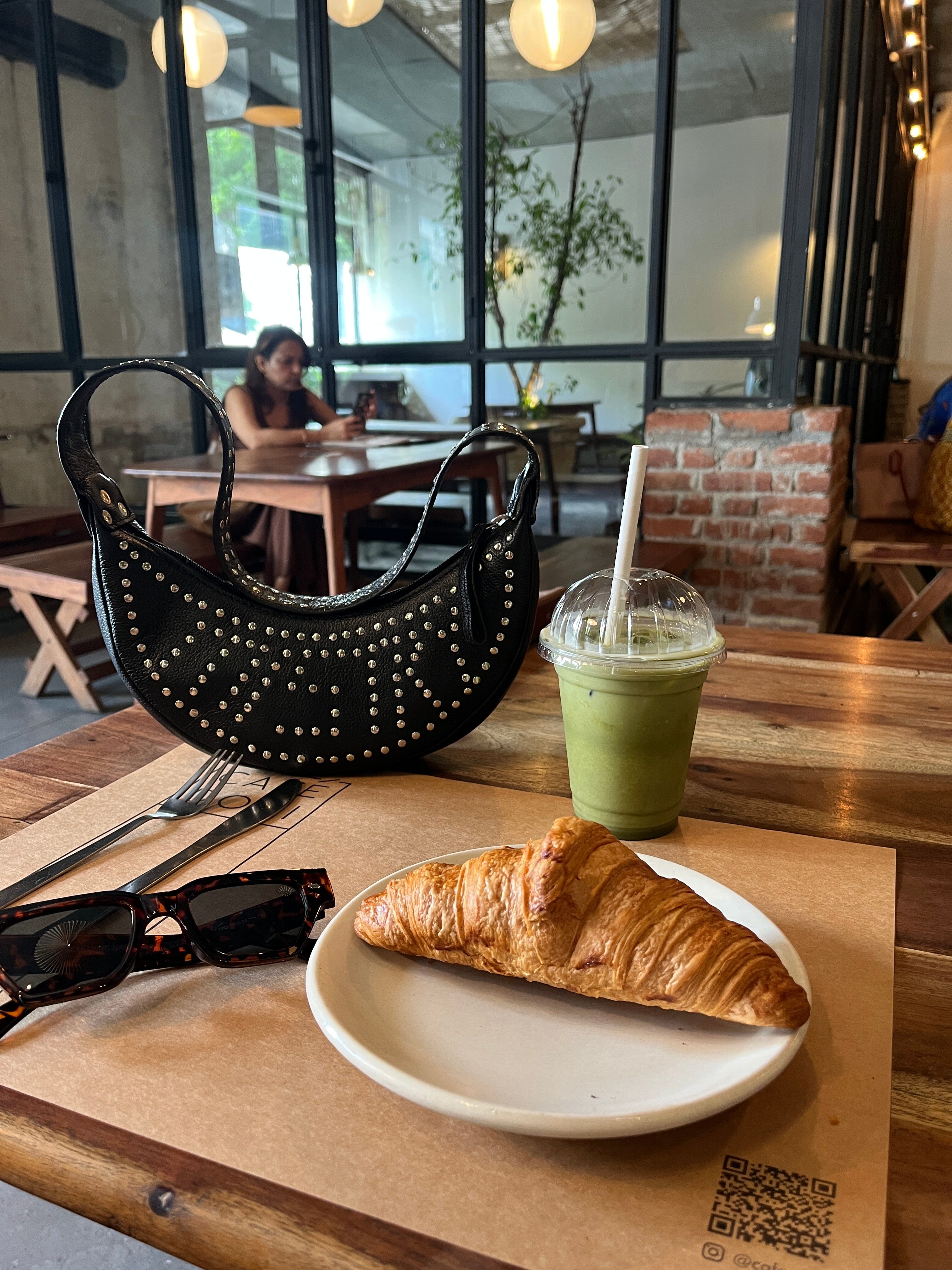 Selena with Rivets in Black