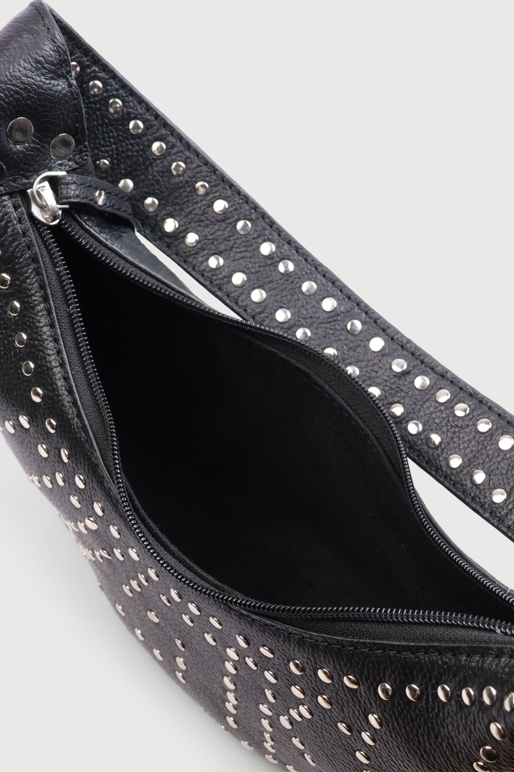 Selena with Rivets in Black