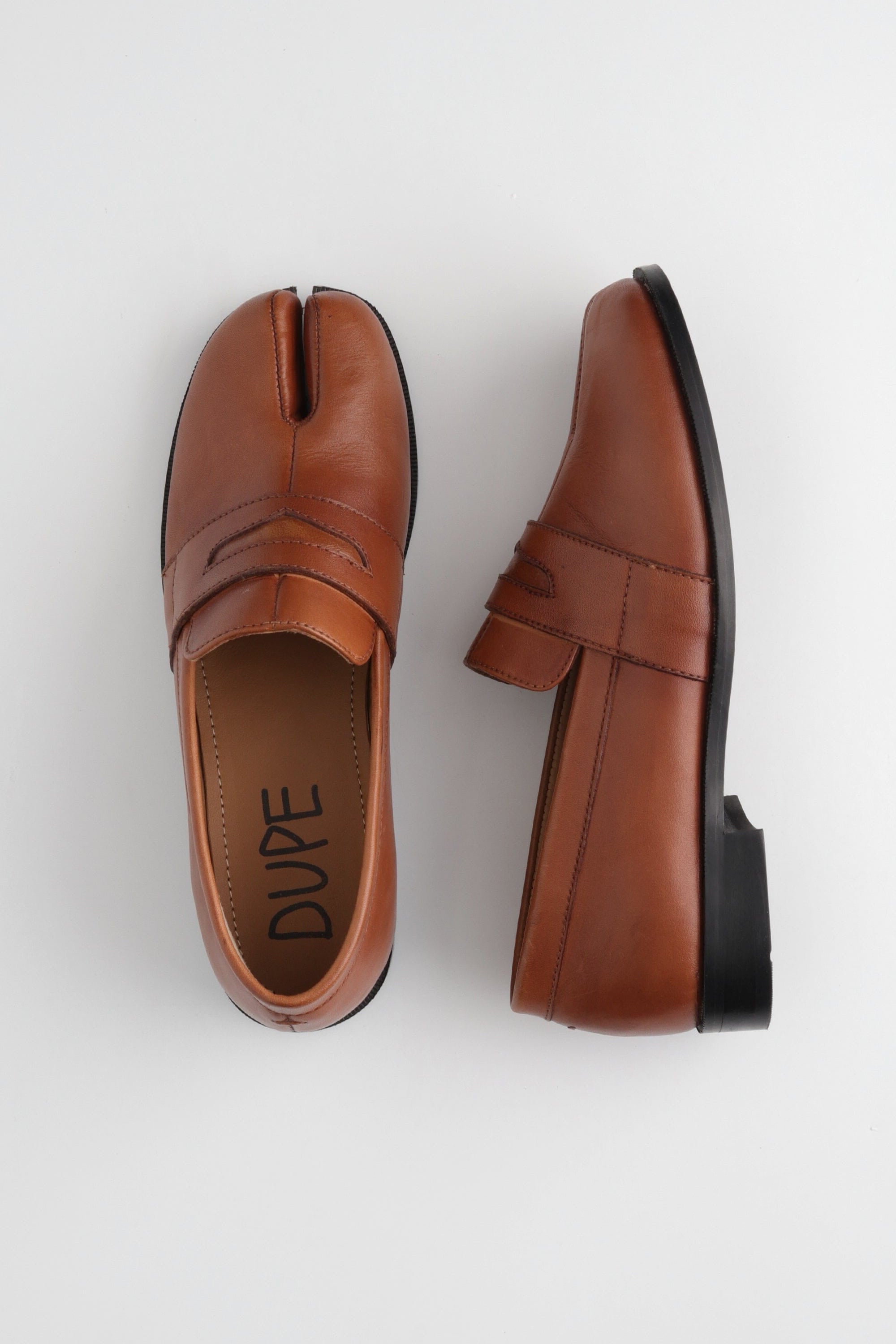 The DUPE Loafers in Tan