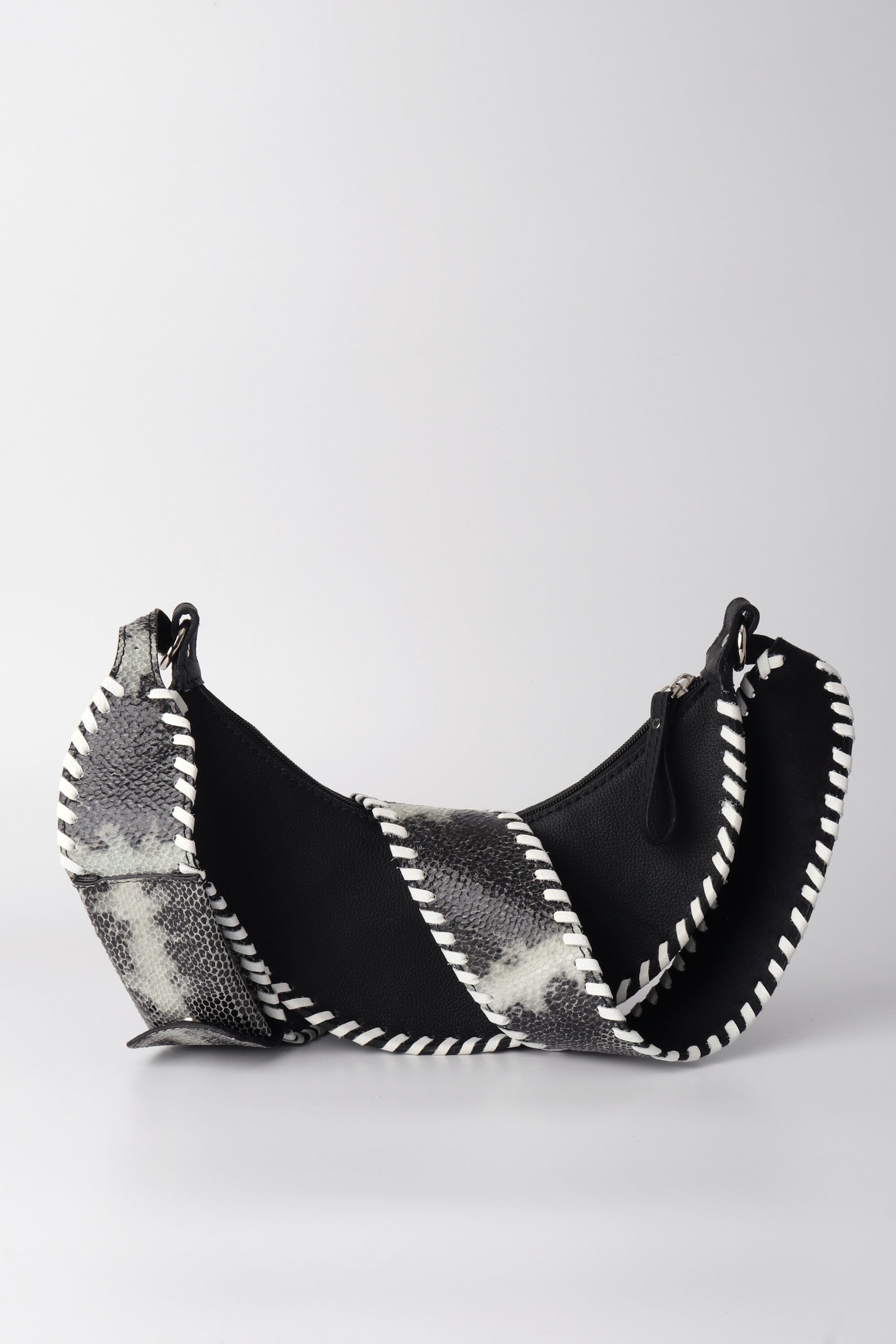 Selena - Black Whipstitch