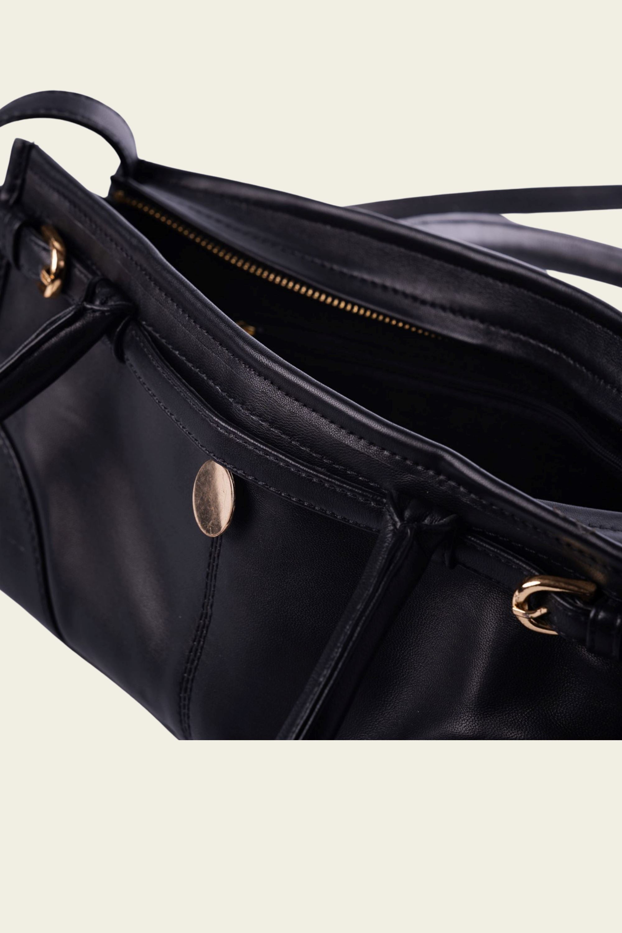 Benny Shoulder Bag in Black