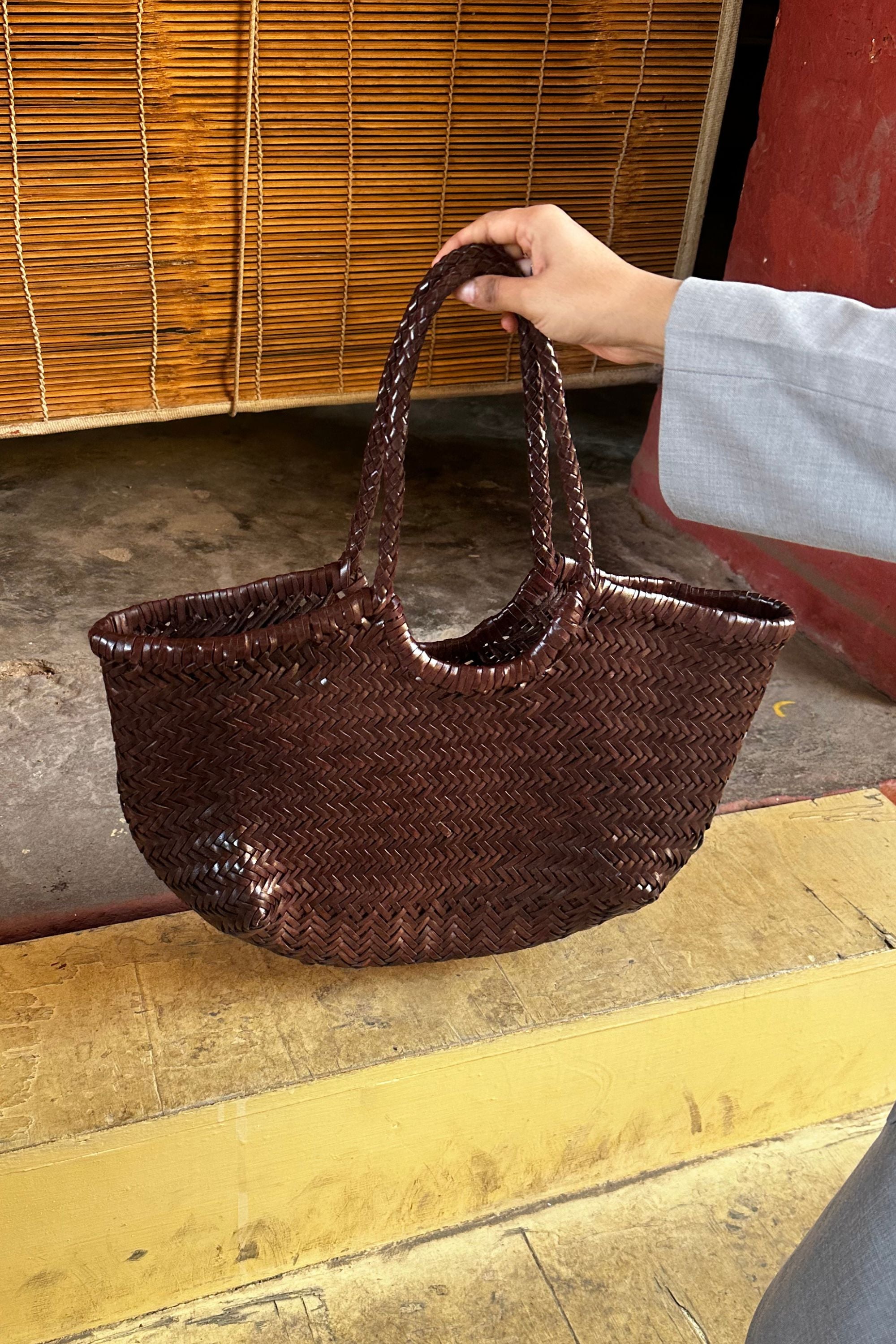 Foyer Tote in Cedar Size-16