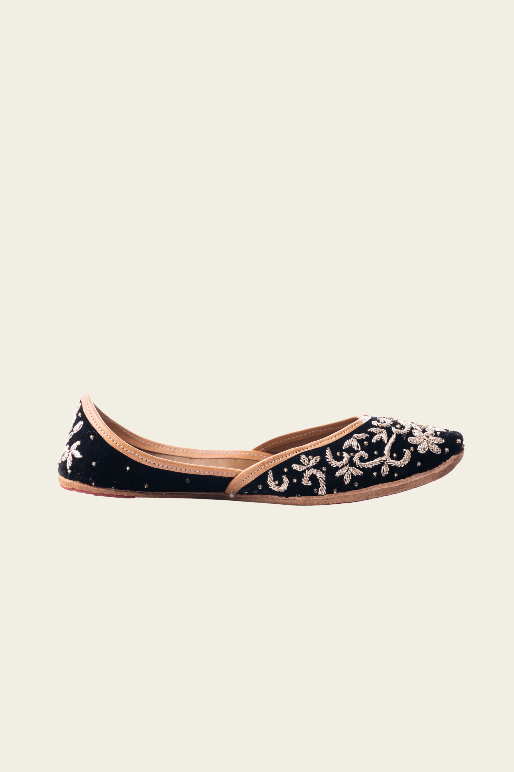 Embellished Leather Jutti in Black and Gold